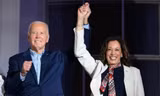 Tổng thống Mỹ Joe Biden và Phó Tổng thống Kamala Harris tại màn bắn pháo hoa Ngày Độc lập từ Ban công Truman của Nhà Trắng ở Washington, DC, vào ngày 4/7/2024. Ảnh: Getty Images.