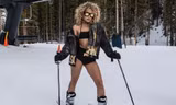 Người mẫu nóng bỏng Jasmine Sanders mặc bikini trượt tuyết