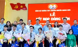 7 học sinh ưu tú trường chuyên ở Đồng Tháp được kết nạp đảng