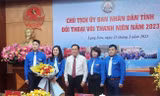 Lãnh đạo tỉnh Lạng Sơn tặng hoa chúc mừng Tỉnh Đoàn Lạng Sơn .Ảnh: Duy Chiến 