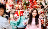 Trời nắng đẹp, 'nàng thơ' check-in Giáng sinh sớm lung linh sắc màu 