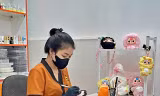 Chữa mắt lé, làm đẹp cho búp bê Baby Three, cô gái ở TPHCM 'hốt bạc' mỗi ngày