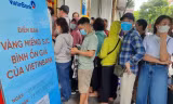 Khách mua vàng quá đông, có ngân hàng tạm dừng sau 5 phút mở bán