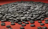 Hàng ngàn đồng tiền xu La Mã được tìm thấy dưới lòng sông cổ ở Đức.