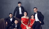 Hà Kiều Anh khoe ảnh chụp cả nhà đẹp lung linh như 'gia đình đá quý' khiến fans 'phát sốt'