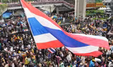 Đám đông biểu tình tại Bangkok ngày 28/6. (Ảnh: AP)