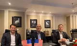 (Từ trái qua) Các nghị sĩ Mỹ Seth Moulton, John Moolenaar và Greg Stanton trong cuộc gặp nhóm phóng viên Việt Nam chiều tối 27/5. Ảnh: Thu loan