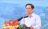 Thủ tướng Phạm Minh Chính phát biểu sau khi kiểm tra tiến độ chuẩn bị hoà lưới điện của tổ máy số 1 Nhà máy Nhiệt điện Thái Bình 2. Ảnh: Dương Giang/TTXVN