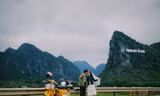 Đôi trẻ đi phượt xuyên Việt bằng xe máy 