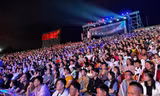 Hàng vạn người đổ về quảng trường Lâm Viên, bất chấp tin đồn ‘Đà Lạt có biến’