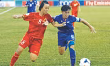  ĐT nữ Việt Nam (trái) không thể vượt qua Thái Lan để giành tấm vé dự World Cup năm sau. Ảnh: T.Vũ