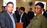 Ông Phạm Đức Tuyên - Phó Chánh án TAND TP Hải Phòng bắt tay xin lỗi ông Cầu