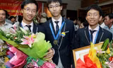 3 học sinh đoạt huy chương vàng Olympic Toán quốc tế 2013: Cấn Trần Thành Trung, Võ Anh Đức (giữa) và Phạm Tuấn Huy (trái). (Ảnh TL/Một Thế Giới)