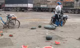 Dưa hấu vứt lăn lóc gây ô nhiễm trầm trọng tại Tân Thanh 