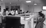  Trung tâm chăm sóc khách hàng của Tổng Cty Điện lực TPHCM nhận hàng ngàn cuộc gọi mỗi ngày. Ảnh: Phong Cầm