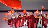 Kình ngư Huy Hoàng được chọn cầm cờ cho đoàn thể thao Việt Nam tại SEA Games 32. 