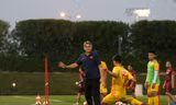 HLV Philippe Troussier siết kỷ luật trong buổi tập đầu của U23 Việt Nam