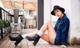 Vũ Ngọc Anh khoe chân dài với quần short siêu ngắn