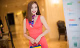 Minh Hằng khoe khéo vòng một sexy với váy hồng rực