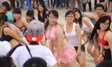 Mặc bikini nhảy flashmob ở bãi biển Đà Nẵng