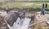 Sập tấm bê tông cống đường gom cao tốc Diễn Châu - Bãi Vọt, hai công nhân tử vong
