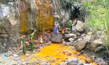 Nước suối ở thủ phủ khoáng sản đục ngầu khiến cá chết hàng loạt