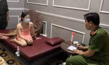 Bắt quả tang nhiều nữ nhân viên massage 'kích dục' cho khách