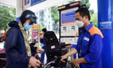 Giá xăng dầu tăng giảm trái chiều