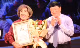 NSND Lệ Thủy nhận giải Thành tựu trọn đời