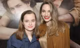 Con gái út của Angelina Jolie mặc đồ công nhân