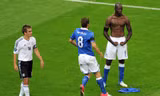 Balotelli từng gieo nỗi kinh hoàng cho người Đức.