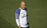HLV Zinedine Zidane lo lắng về nhân sự của Real Madrid.