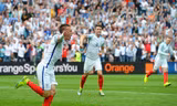Vardy ăn mừng bàn thắng vào lưới xứ Wales.