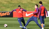 Chris Smalling và Phil Jones chấn thương khi làm nhiệm vụ ở ĐT Anh.