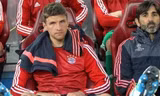 Muller không hài lòng khi bị HLV Guardiola đẩy lên ghế dự bị.