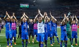 Iceland ăn mừng sau khi đánh bại tuyển Anh.
