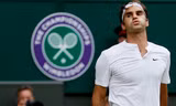Federer thất vọng khi trời bất chợt đổ mưa.