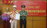 Thượng tá Đỗ Đức Trịnh - Phó Giám đốc Công an tỉnh Bắc Giang trao quyết định điều động, bổ nhiệm có thời hạn đối với đồng chí Thiếu tá Nguyễn Thành Nam.