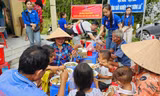 Ấm lòng xe mỳ 0 đồng trong Tháng Thanh niên