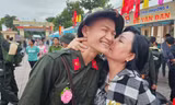Phút giây xúc động của hàng nghìn thanh niên miền Tây lên đường nhập ngũ