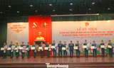 Lãnh đạo Quân chủng PK-KQ trao thưởng cho các tập thể xuất sắc trong tham gia Giải thưởng Sáng tạo trẻ, sáng 25/3