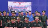  Đại diện các chi đoàn trong lực lượng biên phòng Sơn La ký giao ước thi đua