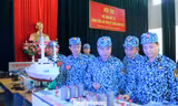Lãnh đạo Lữ đoàn tàu ngầm 189 tham quan các sản phẩm dự thi