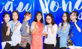 Nguyễn Thu Huyền (thứ ba từ phải sang) cùng các thành viên trong nhóm tổ chức chương trình thiện nguyện tại Trung tâm Nuôi dưỡng người có công và Bảo trợ xã hội tỉnh Bắc Ninh Ảnh: NVCC
