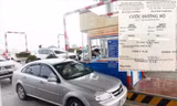 Trong ngày 8/1, chủ phương tiện đi trên tuyến Pháp Vân-Cầu Giẽ vẫn phải xếp hàng trả phí bằng tiền mặt Ảnh: Anh Trọng