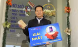 Anh Nguyễn Đăng Kiểm nhận giải thưởng từ MobiFone