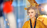 Cảnh Võ Tắc Thiên đăng cơ nữ hoàng được dàn dựng công phu.