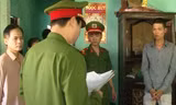 Công an thực hiện lệnh bắt tạm giam đối với nghi phạm Huỳnh Văn Tín