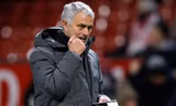 Mourinho hiện còn một năm rưỡi hợp đồng với Man Utd. Ảnh: Reuters.