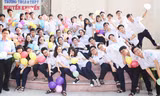 lớp 12D2 hiện có 1 thủ khoa và 2 á khoa của TPHCM . Ngoài ra, lớp này còn có 5 học sinh trên 29 điểm, 20 học sinh trên 27 điểm, 44 em trên 25 điểm trong tổng số 50 học sinh. 